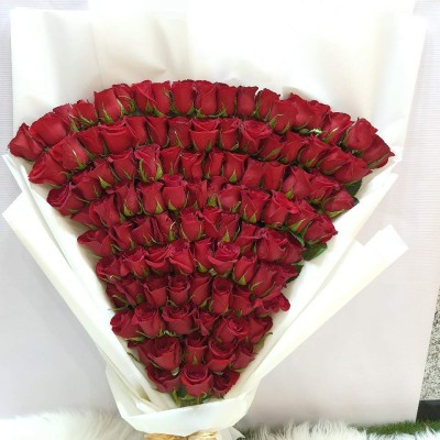100pcs red rose single face hand bouquet